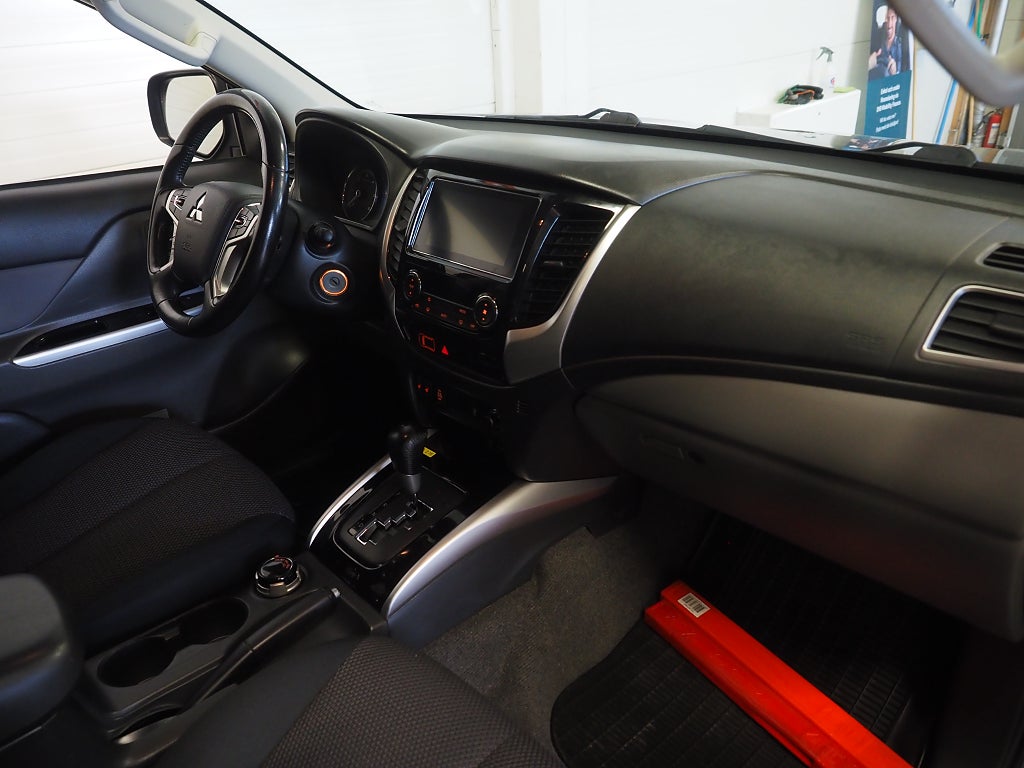 Mitsubishi L200 Dubbelhytt 2.2 Di-D 181hk | Dragkrok | Kåpa | Kamera | 2017