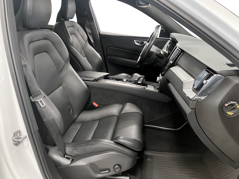 Bild på Volvo XC60 R-Design Recharge T8 Geartronic 392hk AWD 360° PANO H/K
