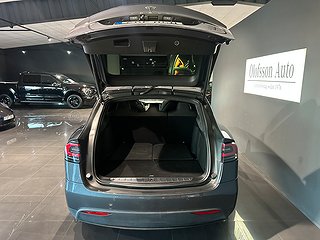 SUV Tesla Model X 14 av 15