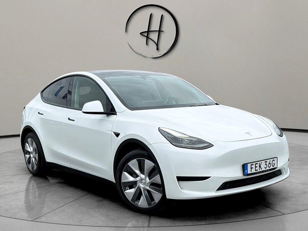 Tesla Model Y 1-Ägare Panorama Helskinn Dragkrok 360° Kamera * MOMS