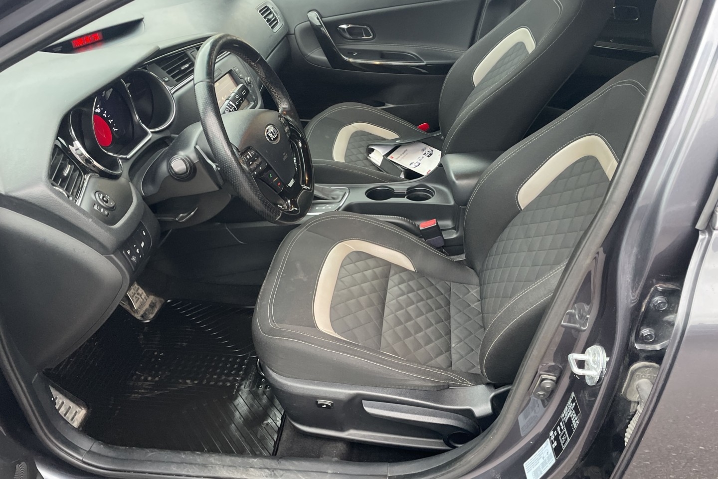 Kia Ceed cee'd_sw 1.6 CRDi DCT GT-Line 2016, bild 6/48