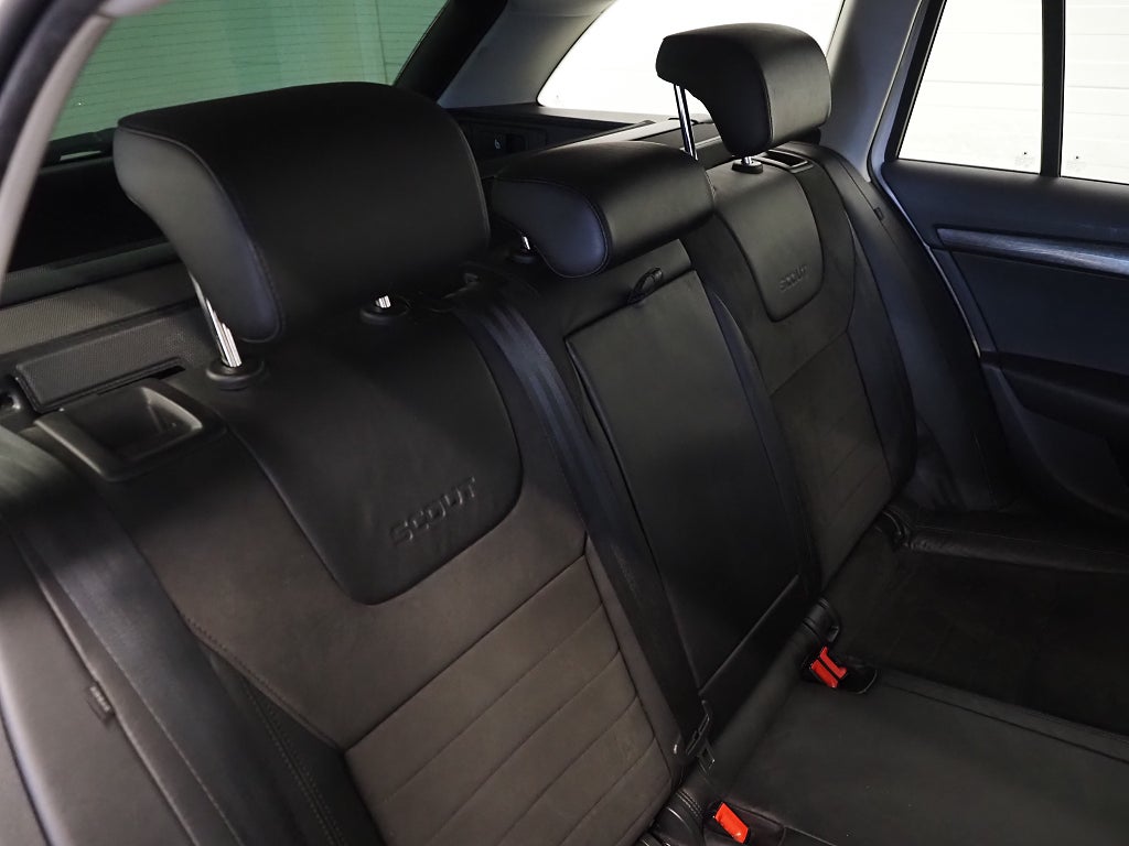 Skoda Octavia Scout 2.0 TDI 150hk 4x4 | Drag | D-värm | Navi | 2015