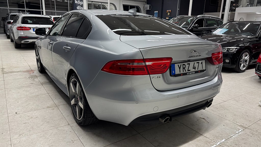 Jaguar XE 20t R-Sport/ 4.99%/Värmare/Backkamera/Taklucka/Cockpit