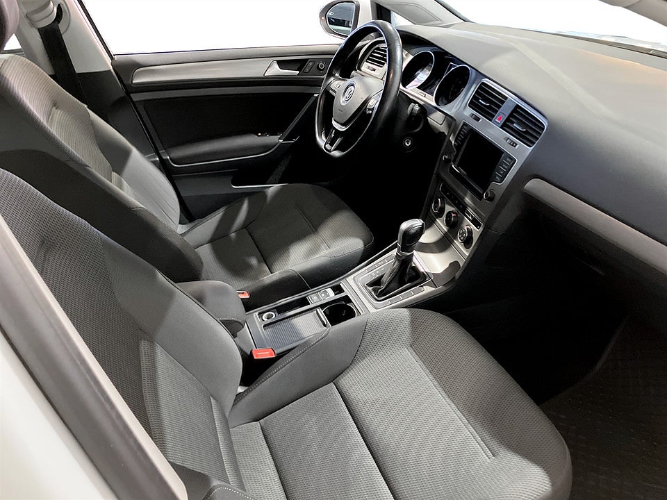 Bild på Volkswagen Golf 5D Base 1.2 TSI 110hk Aut KAMPANJRÄNTA 3,99%