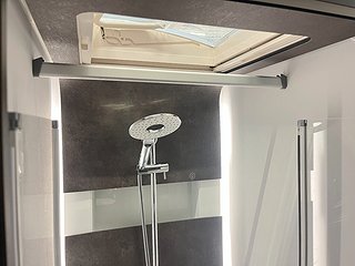 Husbil-halvintegrerad Adria MATRIX SUPREME 670 SL 27 av 32