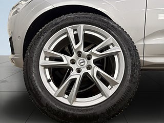Volvo XC60 B4 AWD Geartronic R-Design S&V/Drag/Pano/H&K/Dvärm/ VOC – bild 14