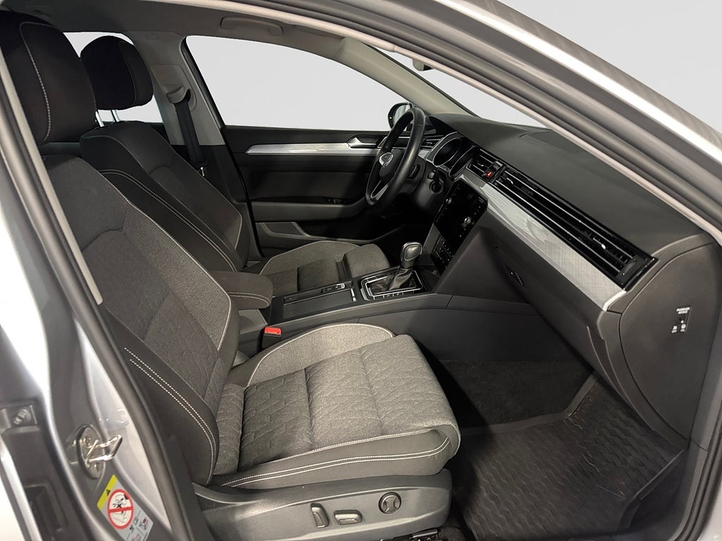 Volkswagen Passat Sportscombi 1.5 TSI Aut Adapt farth Dragkrok Rattvärme bild 15