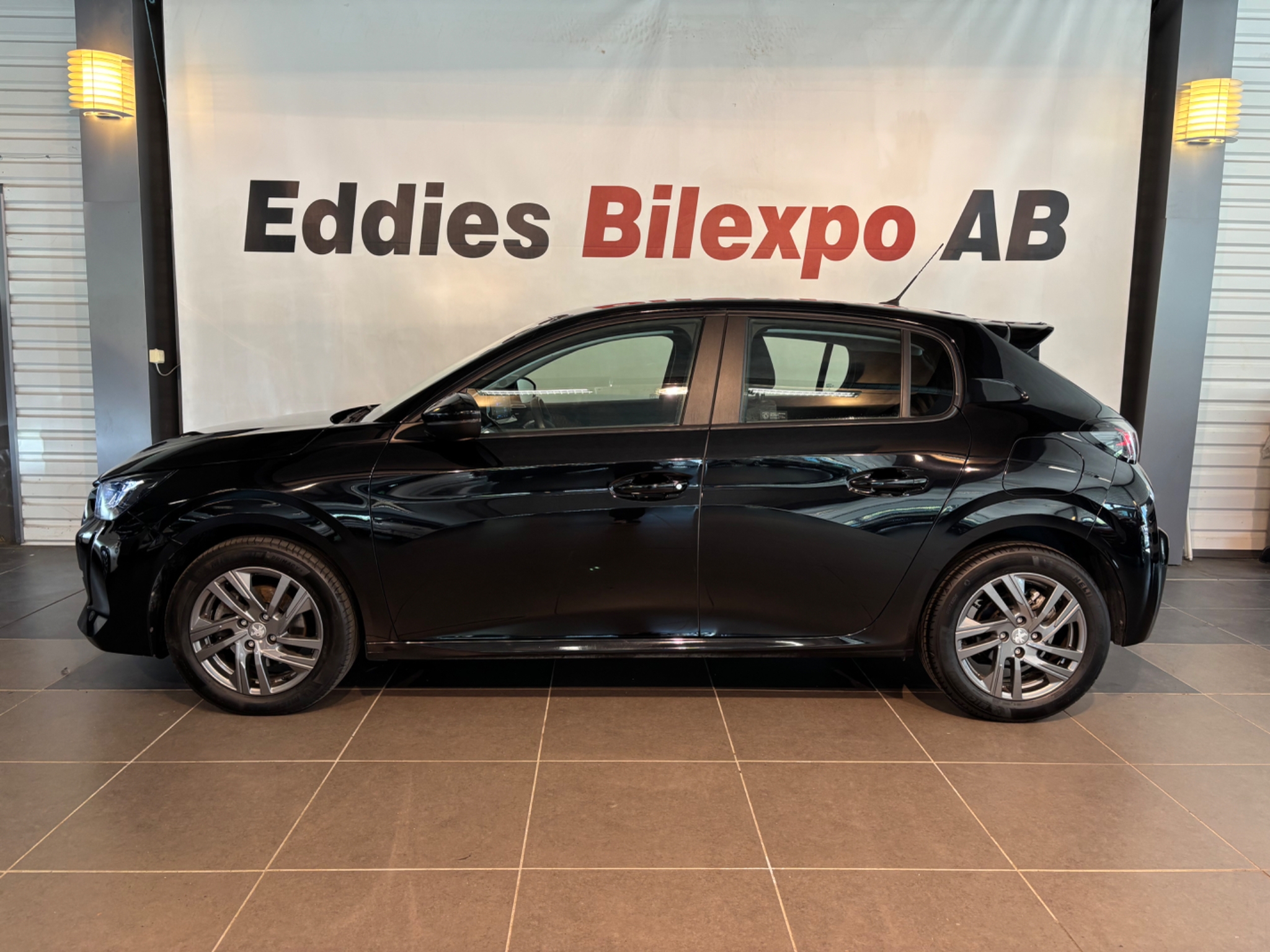Peugeot 208 1.2 PureTech Active, 100hk 2022, bild 2/44