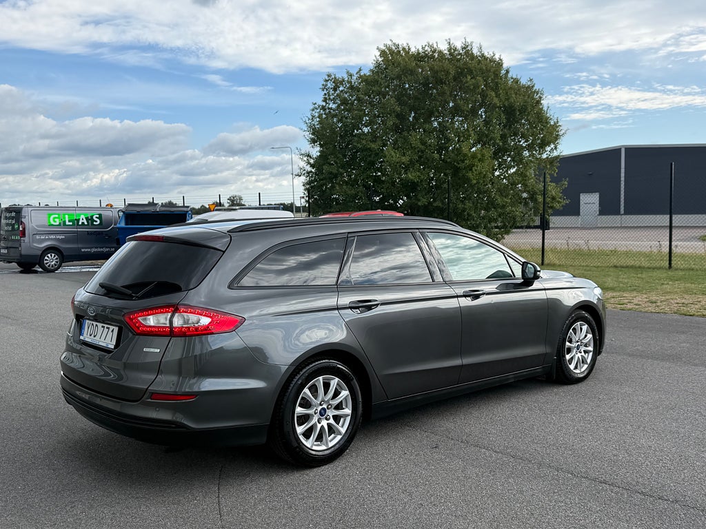 Ford Mondeo Ford Mondeo / / 1 Brukare / / Ny servad / Års skatt 998