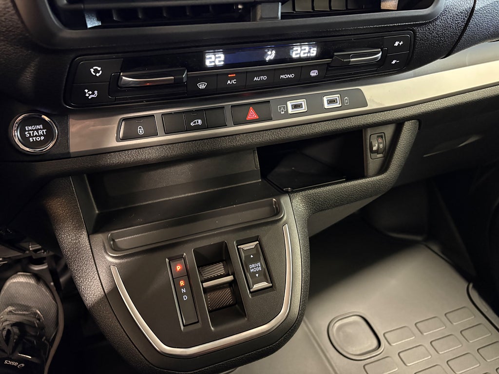 Peugeot e-Expert 75kWh L2 Plus thumbnail