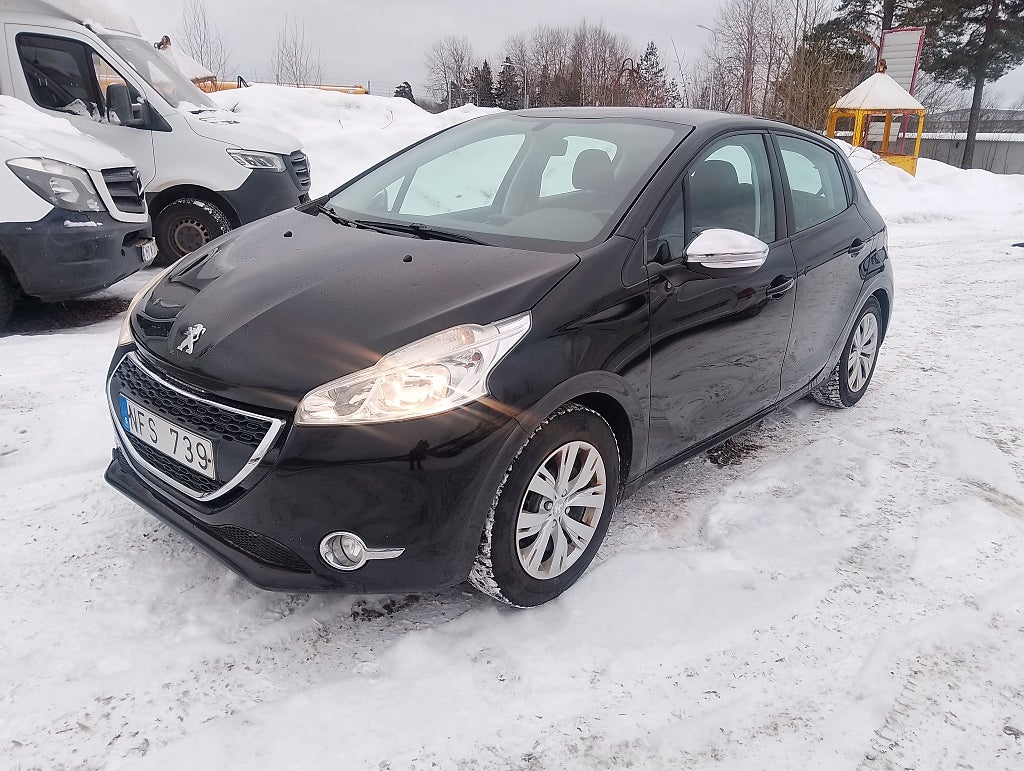 Peugeot 208 5-dörrar 1.2 VTi 82 Euro 5 Nybes En ägare