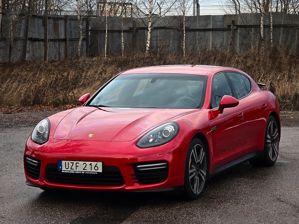 Porsche Panamera GTS PDK 440HK Sport Chrono Plus 