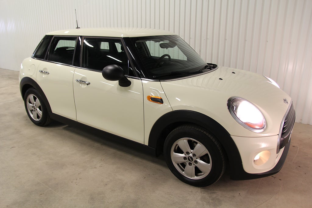 MINI One 5-dörrars Pepper i fint skick och nyservad "SÅLD"