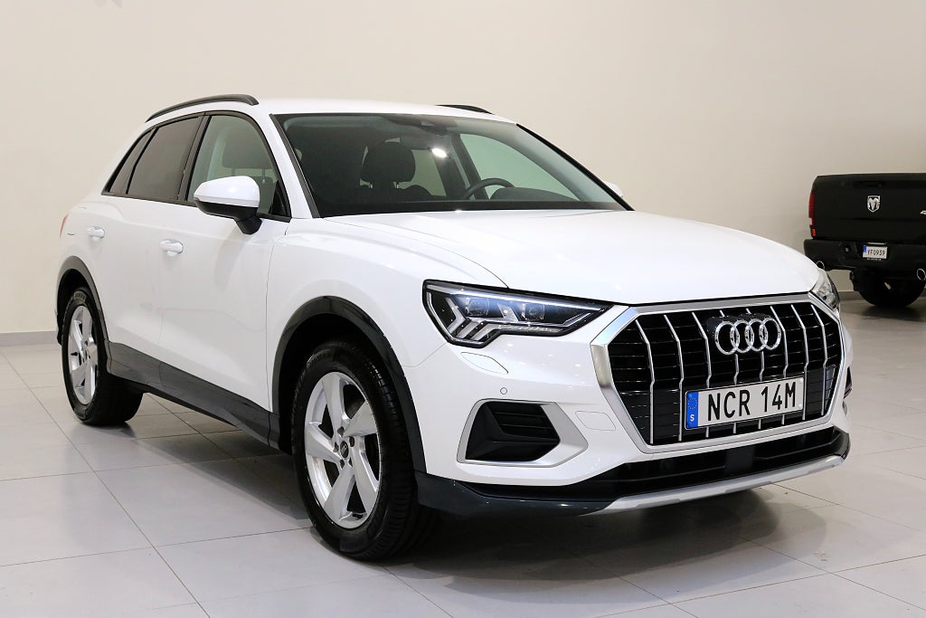 Audi Q3 35 TFSI S Tronic Proline Advanced / Värmare / Nyservad