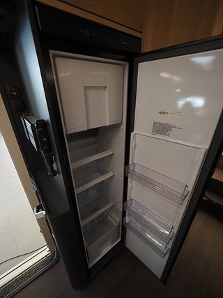 Husbil-halvintegrerad Adria Matrix 670 SL 15 av 23