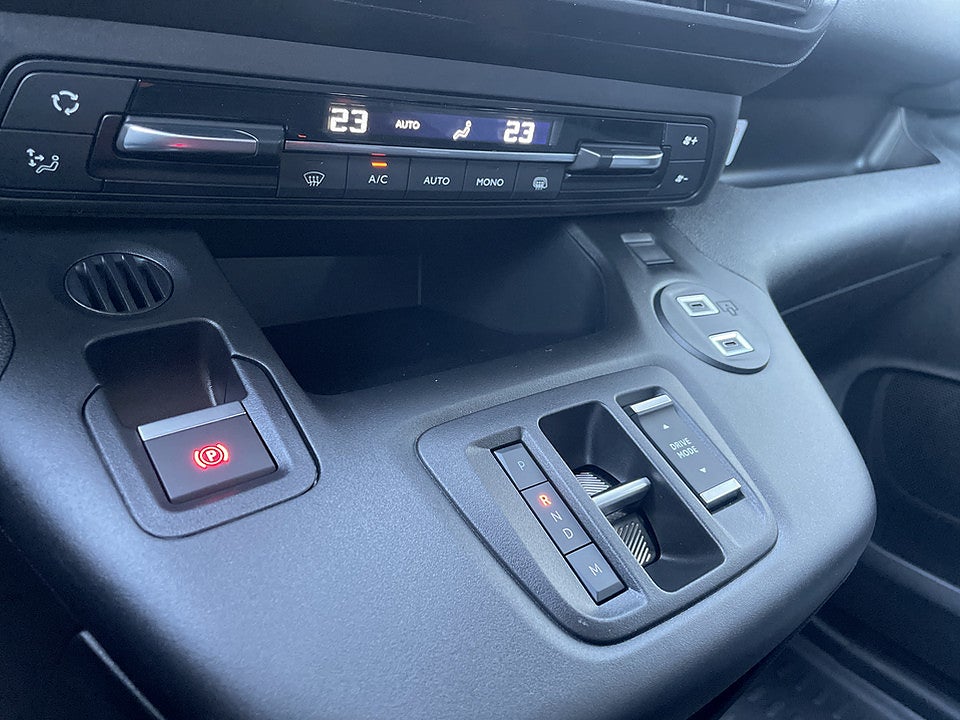 Bild på Citroën Berlingo Crew Cab 130hk Aut - EDITION! SERVICE & V-HJUL INGÅR!