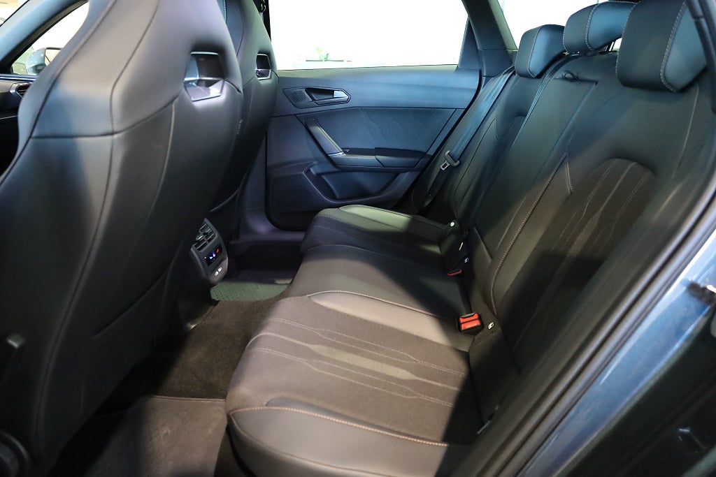 Cupra Leon Sportstourer e-Hybrid Drag Navi Kamera Cockpit CarPlay 2024