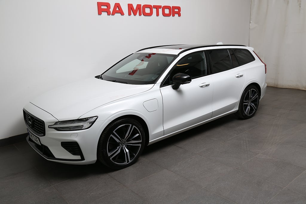 Volvo V60 Recharge T8 392hk R-Design Pro Edition III AWD B&W Pano 2022