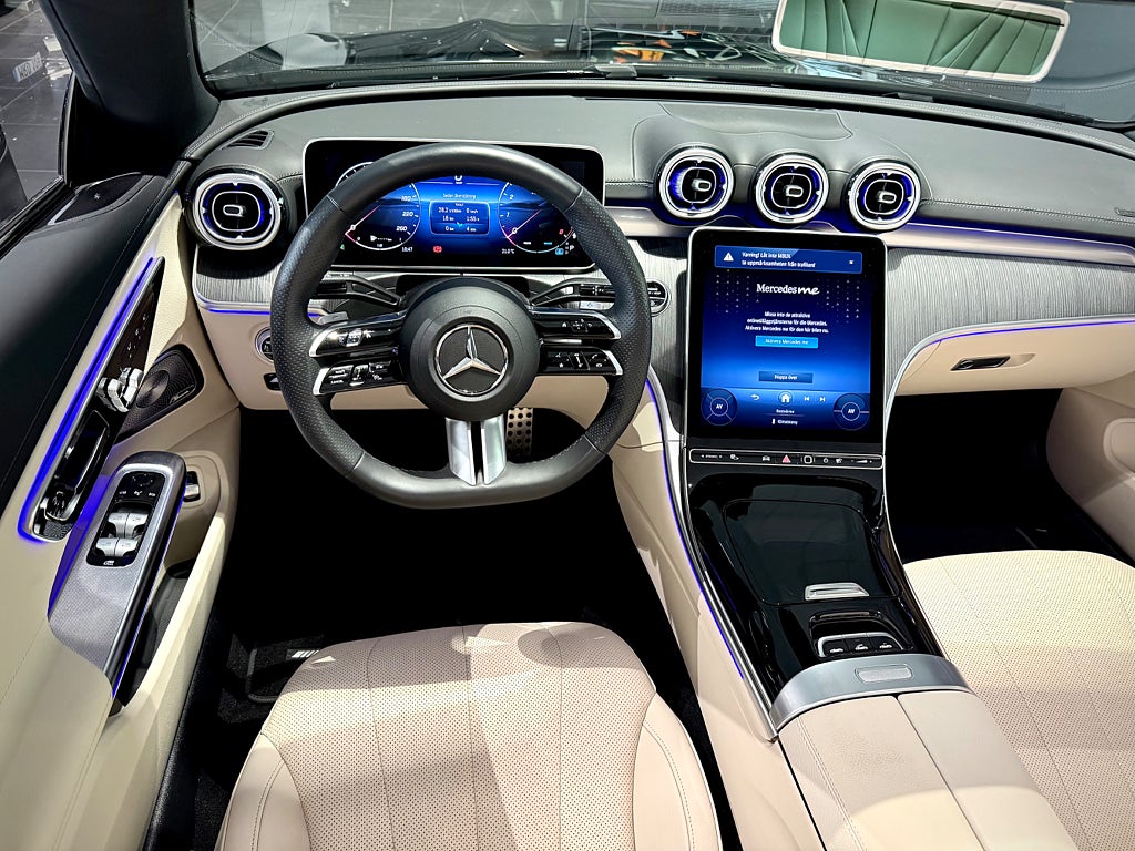 Mercedes-Benz CLE 300 4MATIC Cabriolet AMG Premium Läder Drag Burmester - bild 4