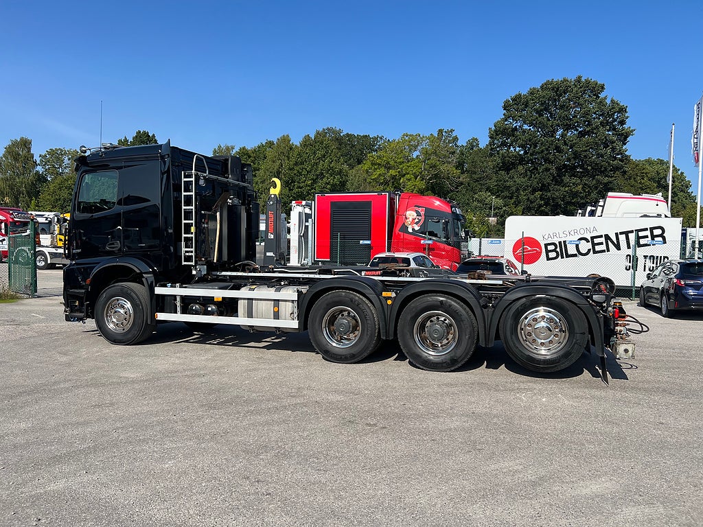 Mercedes-Benz Arocs 3251 Tridem Lastväxlare, Fullt Plogutrustad