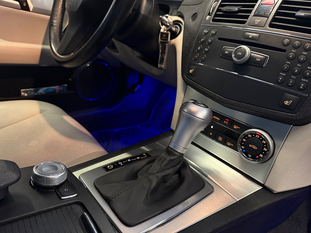 Mercedes-Benz C200 2009 - miniatyr 21