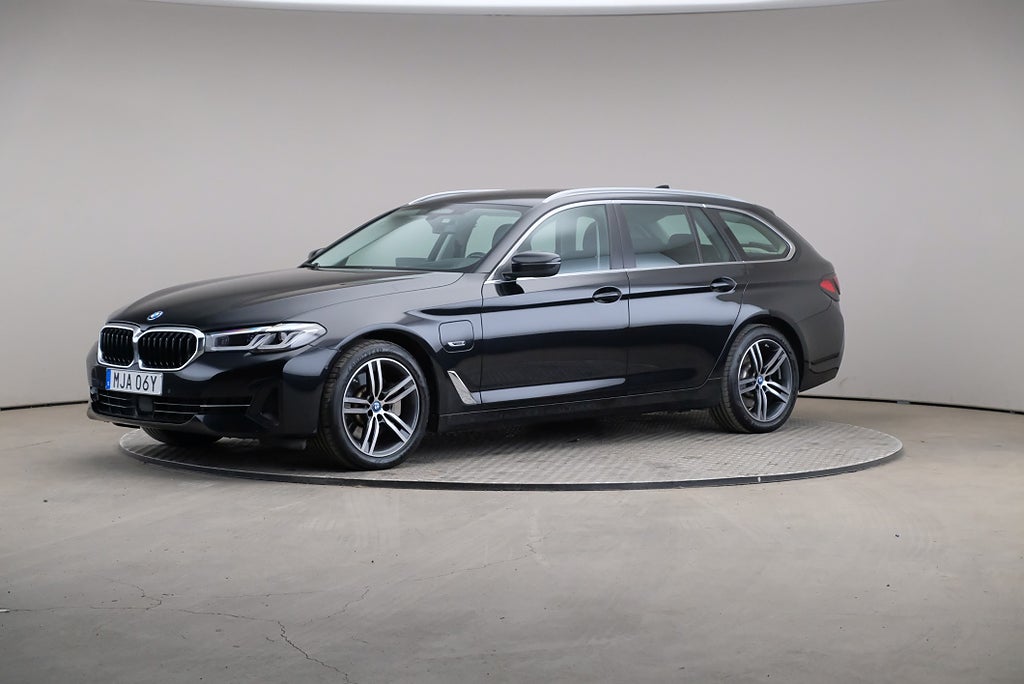 BMW 530e 5 Touring Innovation Läder M Ratt H&K Drag
