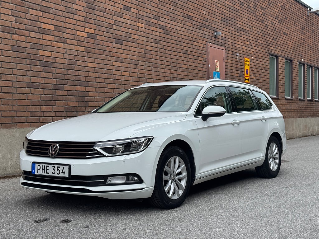 Volkswagen Passat Sportscombi 2.0 TDI Automat Dragkrok CarPlay S+V-hjul
