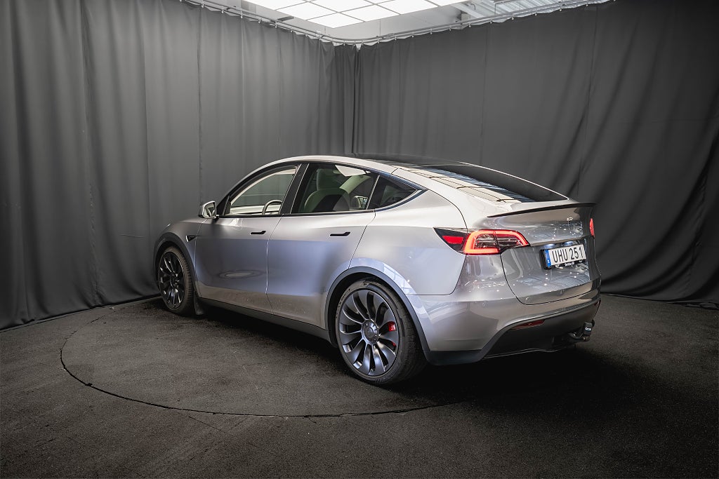 Tesla Model Y Performance DRAG QUICKSILVER LJUS-INREDNING 21'' MOMS