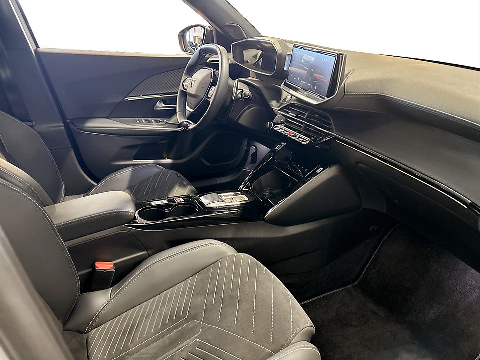 Bild på Peugeot 2008 GT 1.2 PT 130hk Aut B-KAMERA CARPLAY