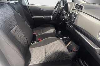 Halvkombi Toyota Yaris 20 av 39