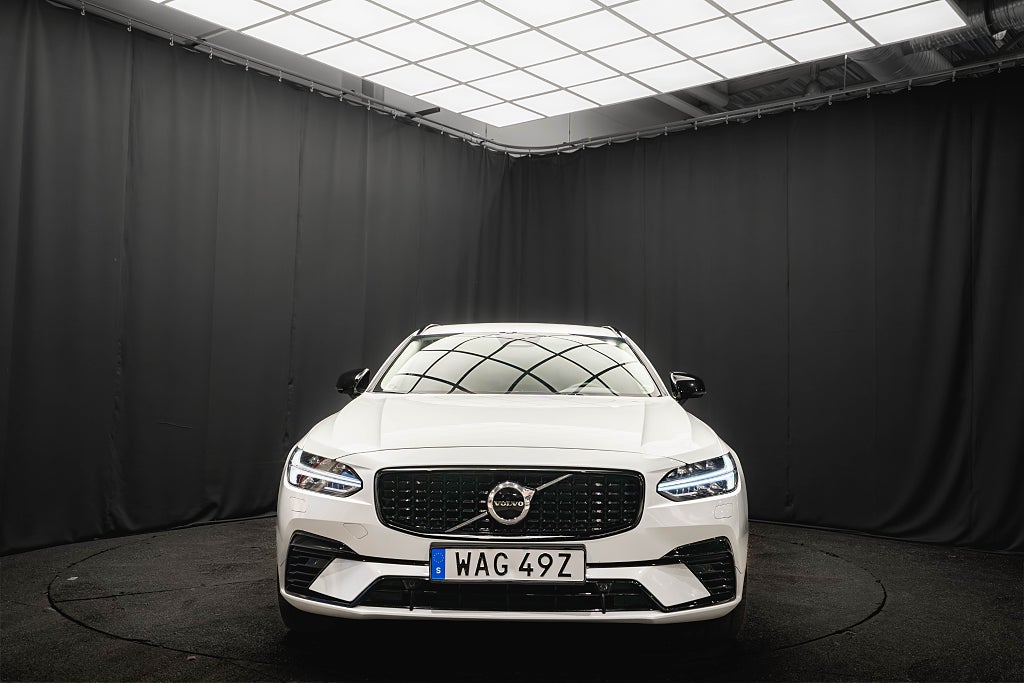 Volvo V90 Recharge II T6 AWD DARK LÄDER DRAG H/K ELSTOLAR 96%SoH