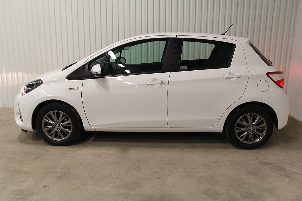 Toyota Yaris Hybrid e-CVT Active Hybrid automat