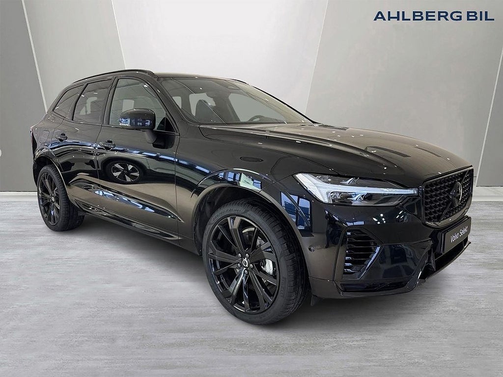 Volvo XC60 T6 Plus Black Nordic Edition, Dragkrok Halvautomatisk, Parkering