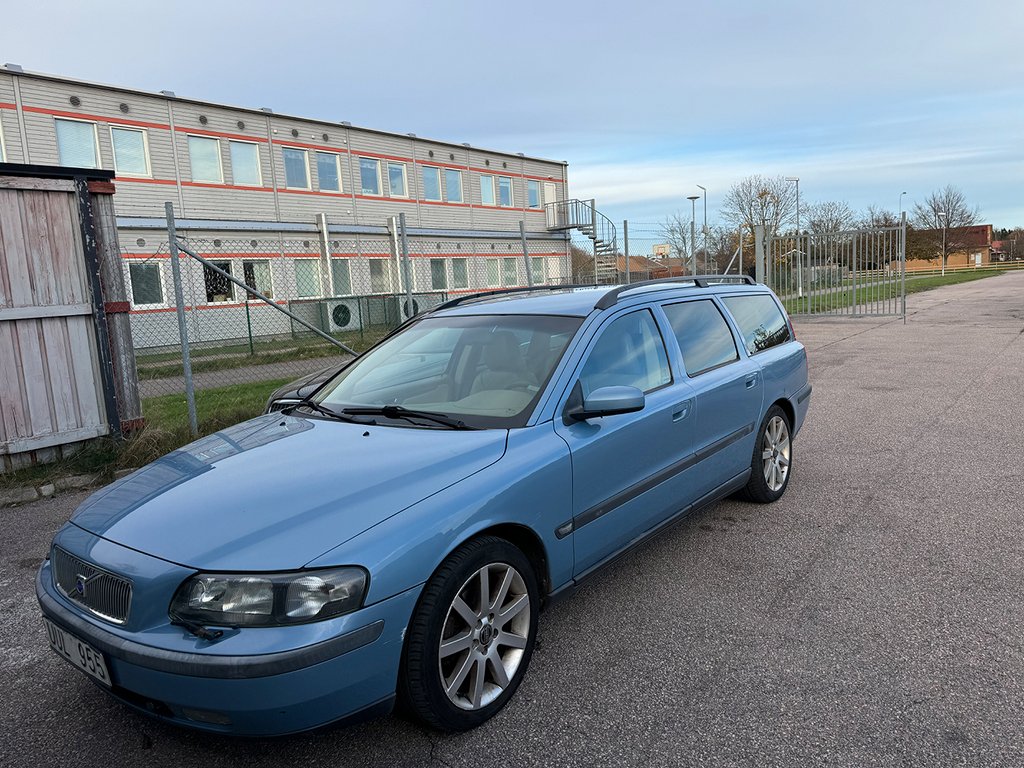 Volvo V70 2.4 Business drag ny besiktad 