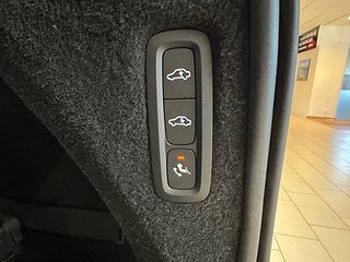 Volvo XC90 T8 PLUG-IN AWD R-Design 7-sits/360°/Drag/HuD/S&V