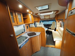 Husbil-halvintegrerad Dethleffs Esprit RT 9 av 15