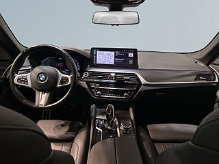 BMW 530e xDrive Touring M Sport Drag Skinn Pvärm H/K Kamera SoV – bild 8