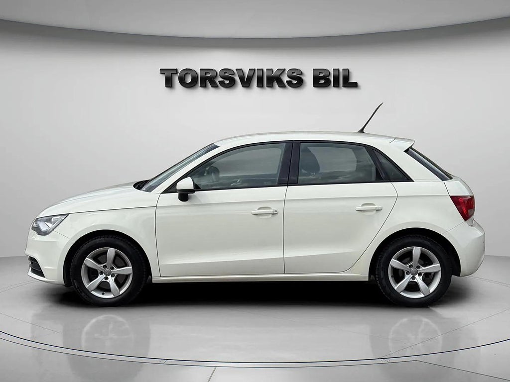 Audi A1 Sportback 1.4 TFSI S Tronic Ny servad Ny besiktigad - miniatyr 2