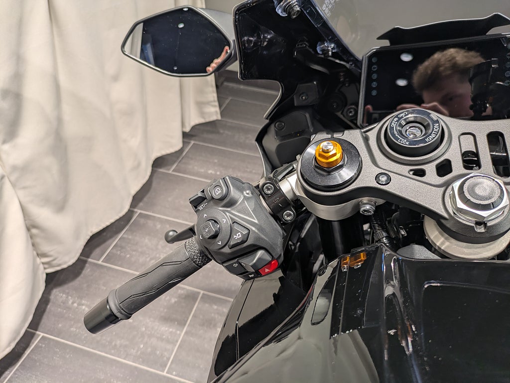 Yamaha YZF-R7 Tech Black / Räntekampanj 3,45% / Omgående lev!