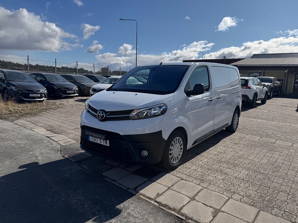 Toyota ProAce 2.0 D-4D 145HK SKÅP AUT LÅNG 3-SITS VÄRMARE DRAG