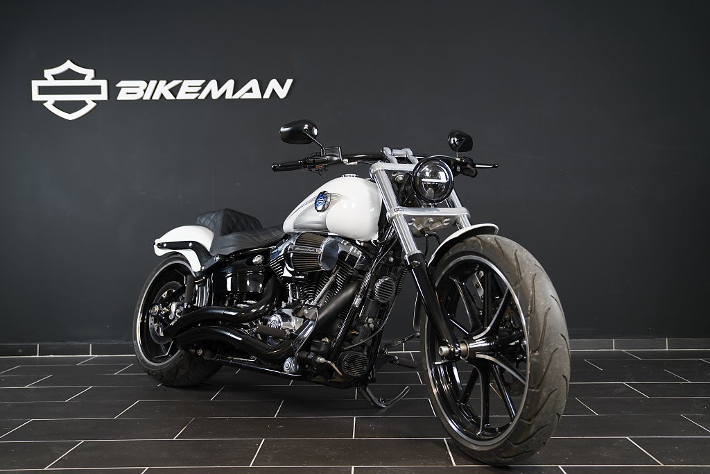 Harley-Davidson FXSB Breakout Vance & Hines