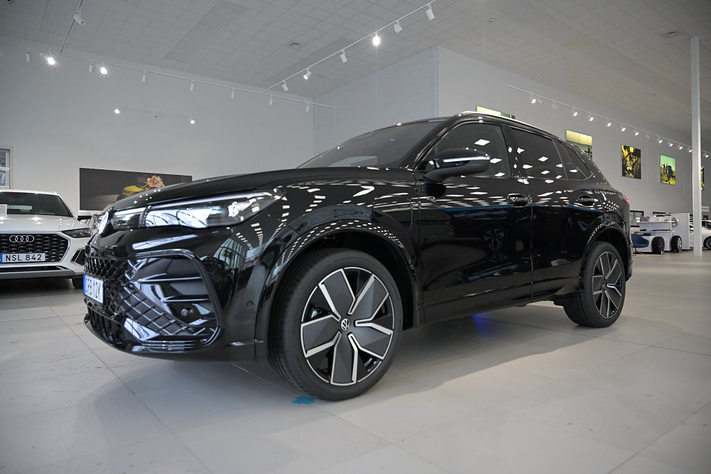 Volkswagen Tiguan eHybrid R-Line SWE- Företagsleasing! **LAGERBIL!**