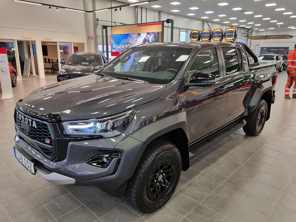 Toyota HiLux GR Sport 237 mil Flaklock Moms