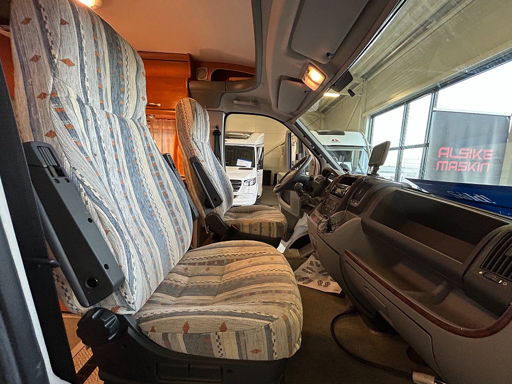 LMC LIBERTY FINISH TI 7100 / ALDE / Kamkedja / Ugn / Solcell - LMC