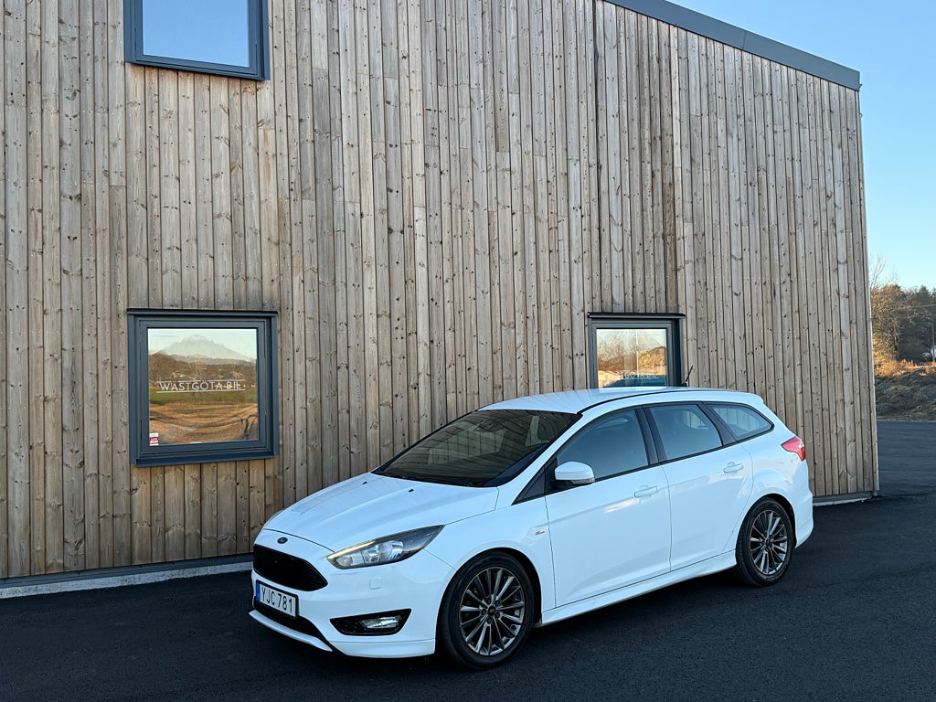 Ford Focus Kombi 1.5 TDCi Powershift ST-Line | Välservad | Apple Carplay