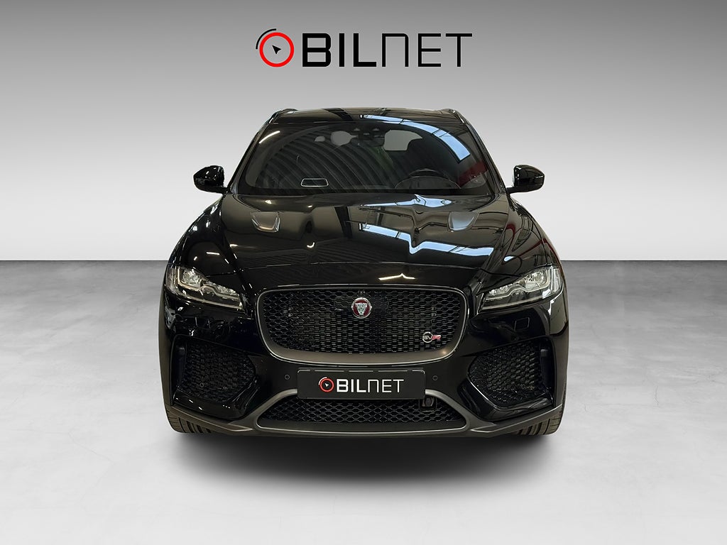 Jaguar F-Pace SVR 550hk *3,99%* Meridian Pano Sportavgas Sv-Såld