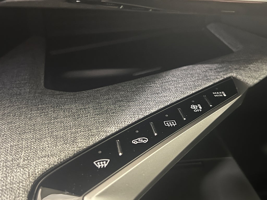 Peugeot 5008 Ultimate HYBRID 136  thumbnail