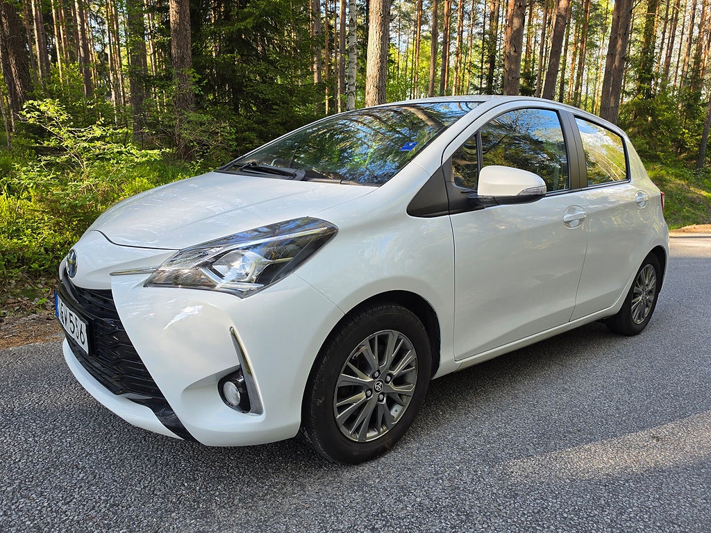 Toyota Yaris Hybrid e-CVT Active / S+V DÄCK / BACKKAMERA 