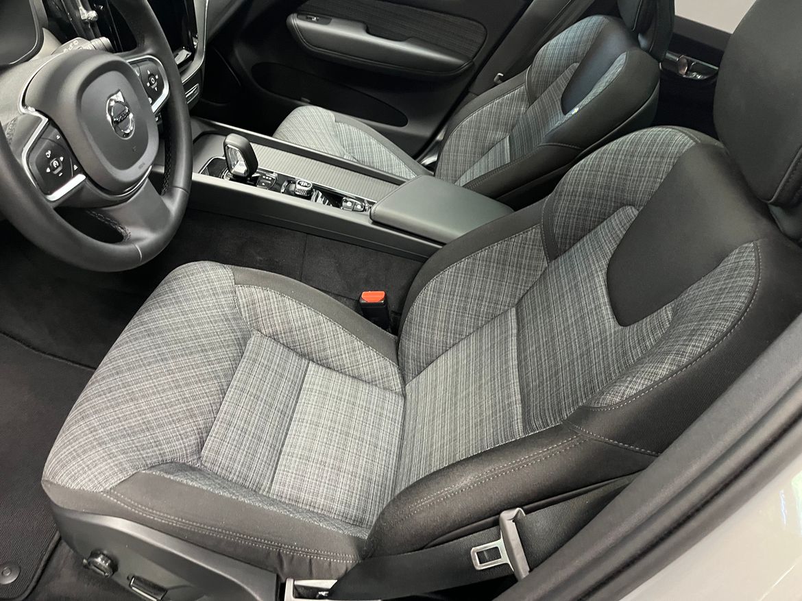 Volvo XC60 T6 Core Special Edition 2025, bild 4/10