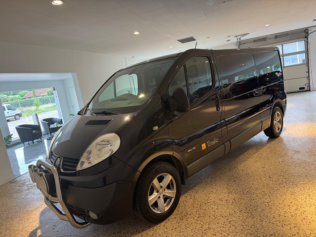 Renault trafic  2.0dci drag långskåp navi Välvårdad 